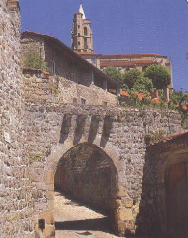 Porte de Mandrin à Saint Bonnet le château